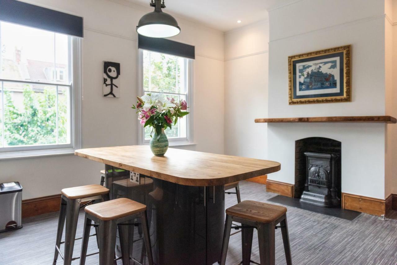 144 Lower Cheltenham Place Gjestgiverier Bristol