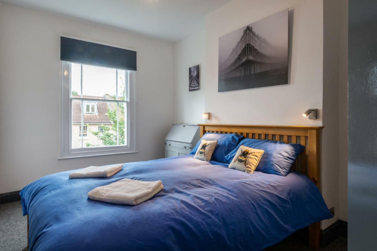 144 Lower Cheltenham Place Gjestgiverier Bristol