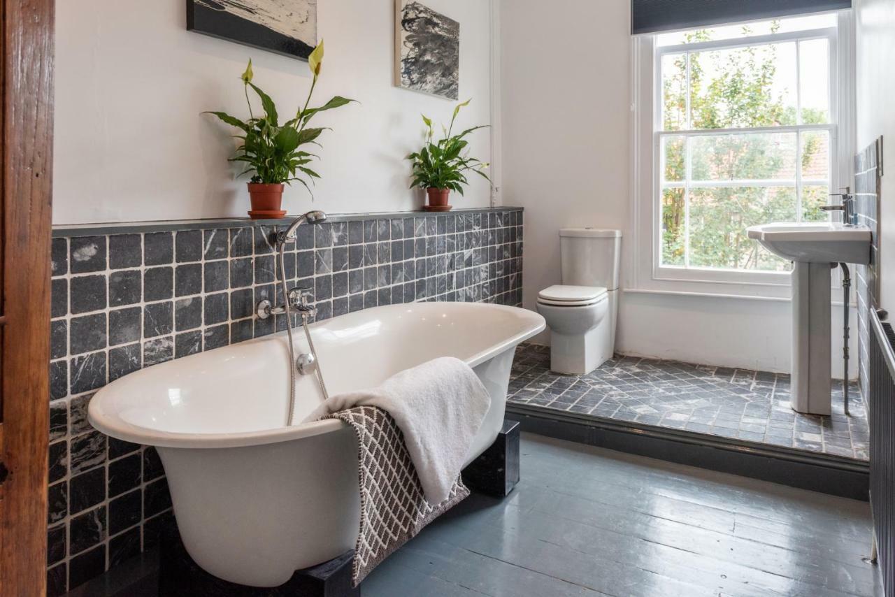 144 Lower Cheltenham Place * Bristol
